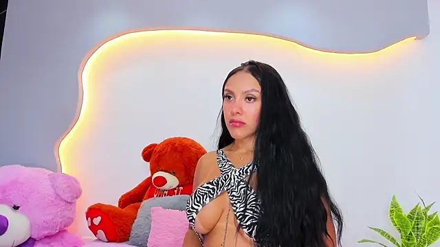 HeidyWillss online show from April 7, 2026, 7:37 pm