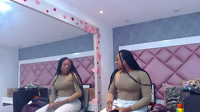 DanielaDuff online show from February 13, 2026, 7:25 pm