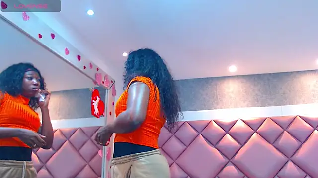 DanielaDuff online show from November 18, 2025, 7:50 pm