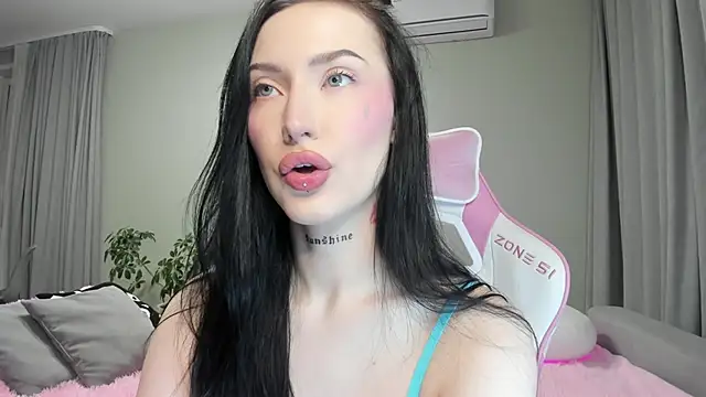 Snapshot of JenniferQueen11 chatting on September 11, 2025, 1:55 pm JenniferQueen11 online show from September 11, 2025, 1:55 pm