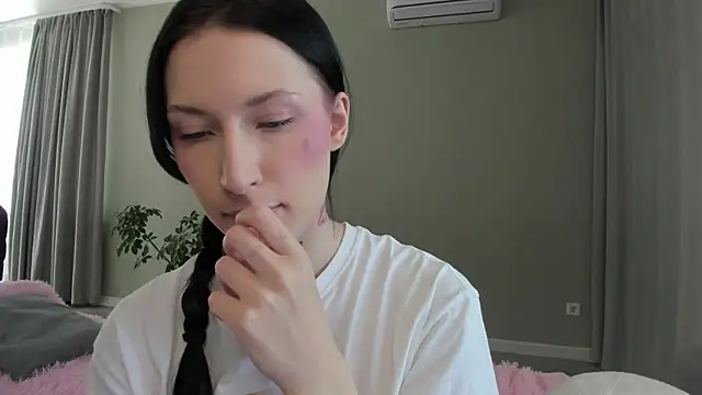 Snapshot of JenniferQueen11 chatting on September 20, 2025, 6:18 am JenniferQueen11 online show from September 20, 2025, 6:18 am