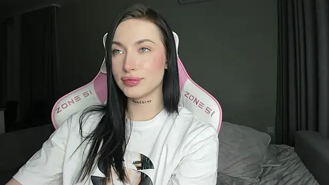 Snapshot of JenniferQueen11 chatting on March 16, 2025, 1:38 pm JenniferQueen11 online show from March 16, 2025, 1:38 pm