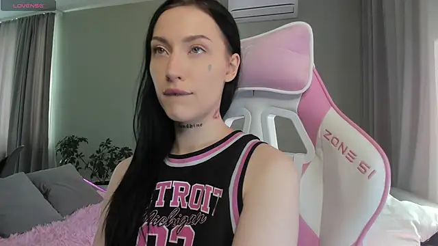 Snapshot of JenniferQueen11 chatting on September 30, 2025, 7:47 am JenniferQueen11 online show from September 30, 2025, 7:47 am