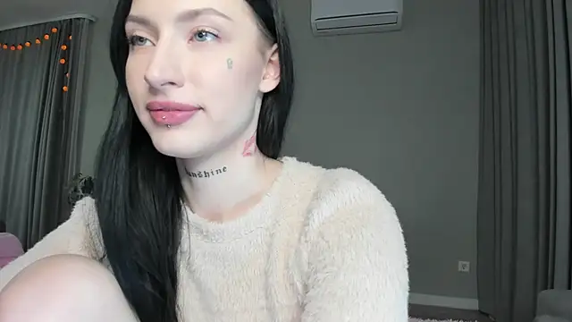 Snapshot of JenniferQueen11 chatting on October 28, 2025, 7:46 pm JenniferQueen11 online show from October 28, 2025, 7:46 pm