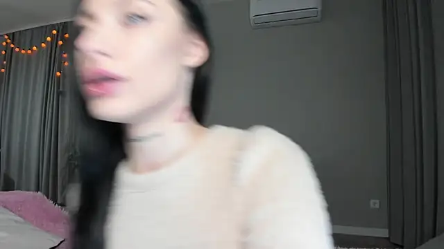 Snapshot of JenniferQueen11 chatting on October 24, 2025, 1:10 pm JenniferQueen11 online show from October 24, 2025, 1:10 pm