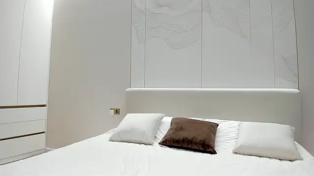 JenniferQueen11 online show from March 4, 2026, 3:31 pm