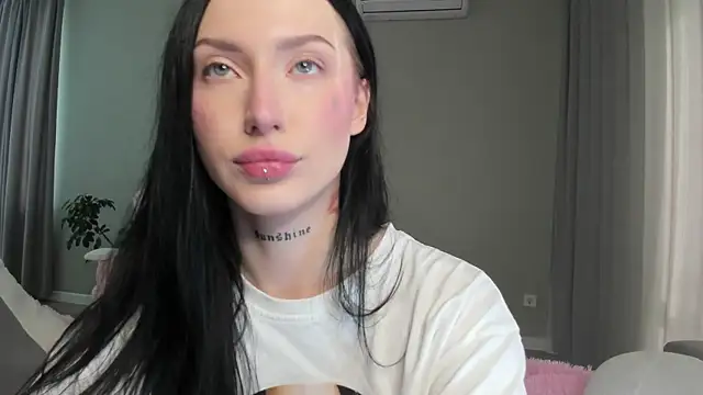 Snapshot of JenniferQueen11 chatting on September 14, 2025, 9:20 am JenniferQueen11 online show from September 14, 2025, 9:20 am