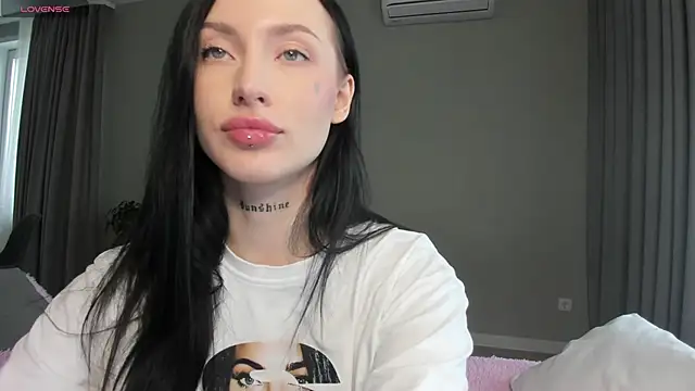 Snapshot of JenniferQueen11 chatting on September 28, 2025, 10:00 am JenniferQueen11 online show from September 28, 2025, 10:00 am