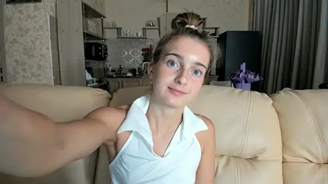 Snapshot of ElizSweet chatting on March 9, 2025, 8:10 pm ElizSweet online show from March 9, 2025, 8:10 pm
