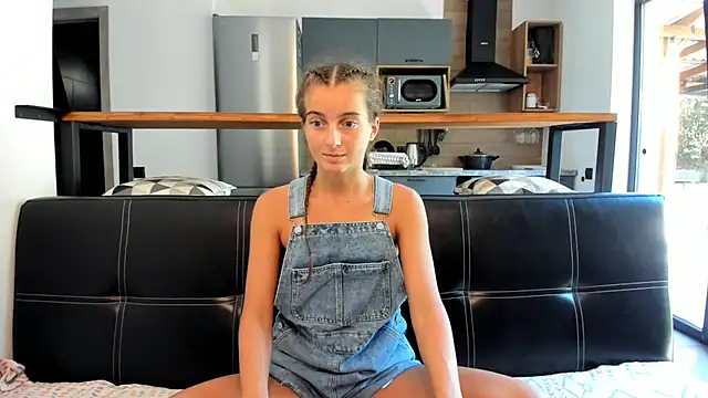 Snapshot of ElizSweet chatting on October 6, 2025, 9:54 am ElizSweet online show from October 6, 2025, 9:54 am