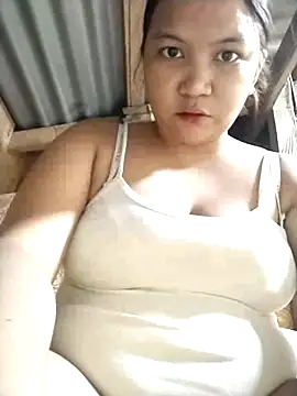 Snapshot of milkytitsmom4u chatting on February 26, 2026, 4:51 pm milkytitsmom4u online show from February 26, 2026, 4:51 pm