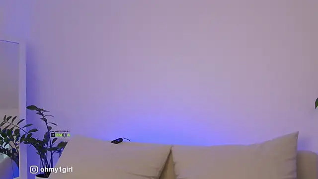 Snapshot of Fallinlove1 chatting on December 3, 2025, 1:10 pm Fallinlove1 online show from December 3, 2025, 1:10 pm