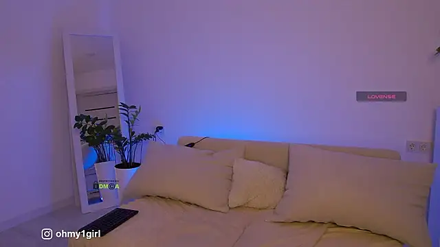 Fallinlove1 online show from February 3, 2026, 3:50 pm