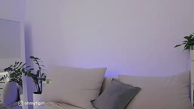 Snapshot of Fallinlove1 chatting on November 18, 2025, 11:24 am Fallinlove1 online show from November 18, 2025, 11:24 am