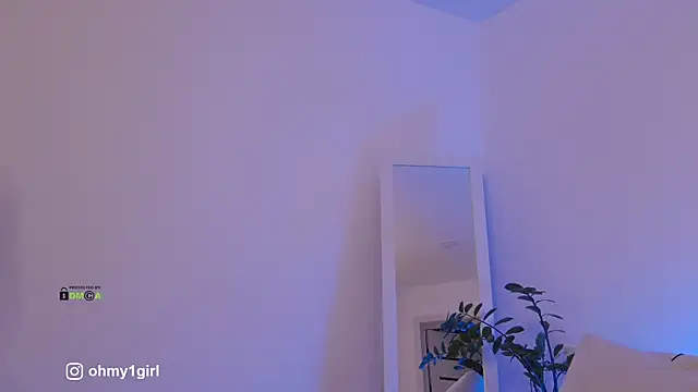 Snapshot of Fallinlove1 chatting on November 11, 2025, 2:45 pm Fallinlove1 online show from November 11, 2025, 2:45 pm