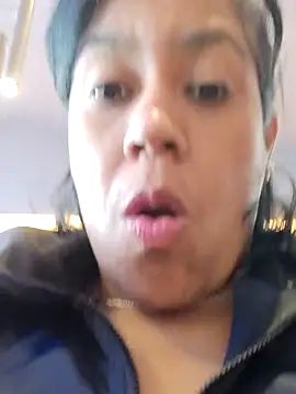 Snapshot of Molly_newman6 chatting on April 5, 2026, 8:32 am Molly newman6 online show from April 5, 2026, 8:32 am