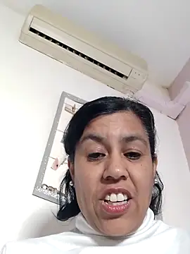 Snapshot of Molly_newman6 chatting on March 5, 2026, 10:01 am Molly newman6 online show from March 5, 2026, 10:01 am