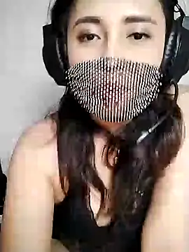  Shimmerlyn  online show from February 5, 2025, 2:37 pm