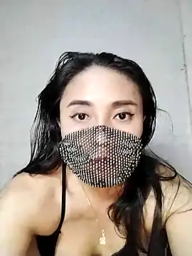  Shimmerlyn  online show from March 19, 2025, 5:17 pm