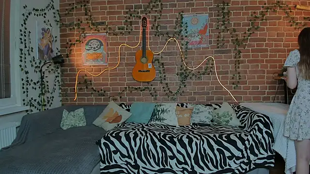 yamy yamy yamy online show from November 9, 2025, 1:59 pm