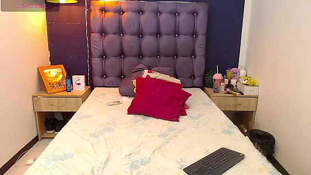 Snapshot of Keilyn_Hot_ chatting on February 24, 2025, 12:52 am Keilyn Hot online show from February 24, 2025, 12:52 am