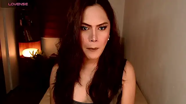 Snapshot of SweetieZeveey_ chatting on April 8, 2026, 7:59 pm SweetieZeveey online show from April 8, 2026, 7:59 pm