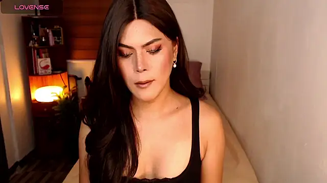 Snapshot of SweetieZeveey_ chatting on June 27, 2026, 10:49 pm SweetieZeveey online show from June 27, 2026, 10:49 pm