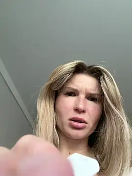 AngelMiaM online show from April 12, 2026, 2:42 pm