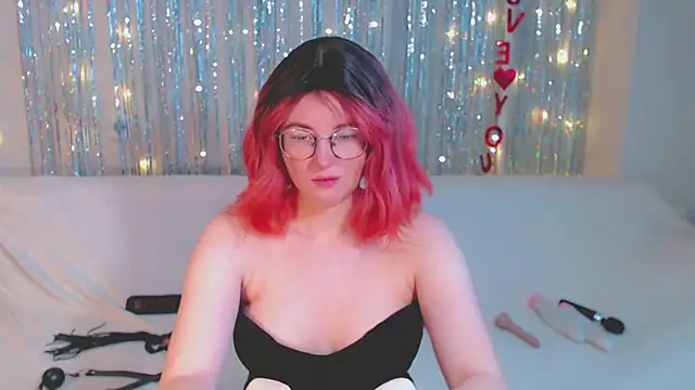 Snapshot of KellyFranz chatting on December 2, 2024, 8:04 am KellyFranz online show from December 2, 2024, 8:04 am