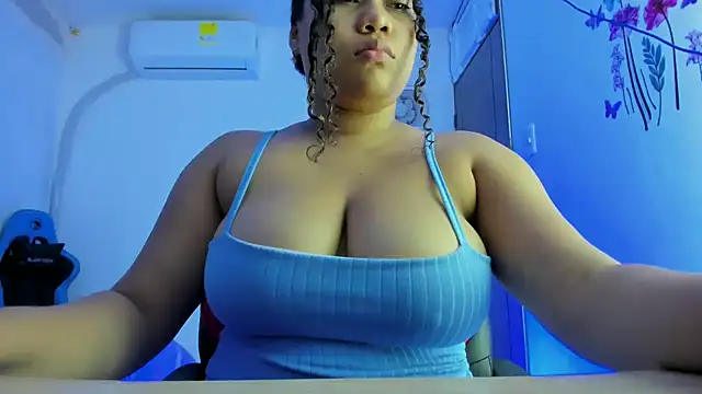 Lunastar02 online show from February 23, 2026, 8:20 pm