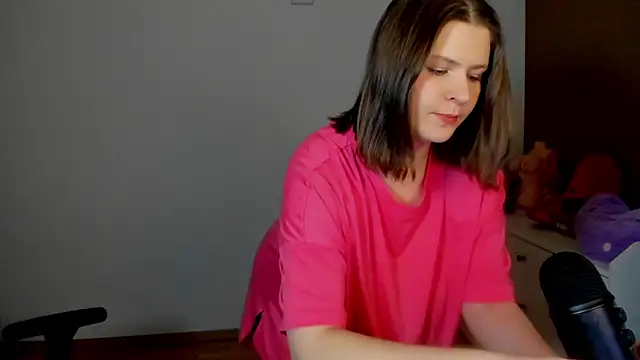 TinniAngel online show from March 5, 2025, 6:23 pm