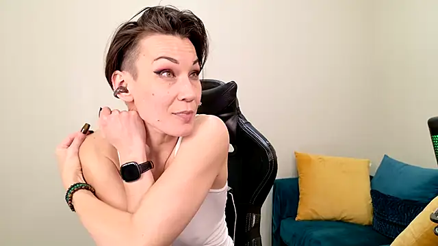 Snapshot of EveEnigma chatting on January 28, 2025, 7:53 pm EveEnigma online show from January 28, 2025, 7:53 pm