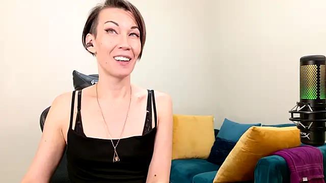 Snapshot of EveEnigma chatting on February 13, 2025, 5:33 pm EveEnigma online show from February 13, 2025, 5:33 pm