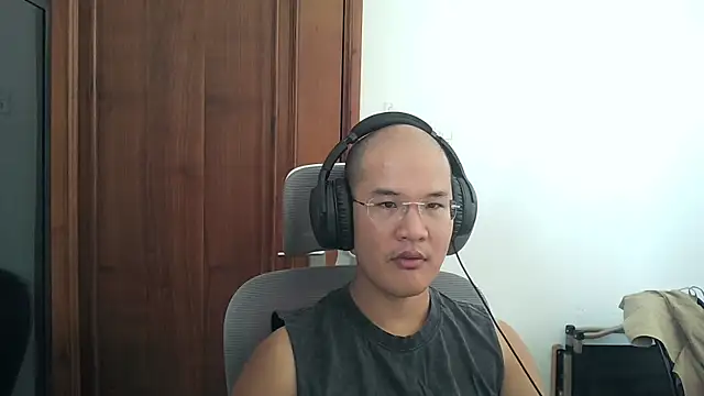 luckyjackie25 online show from June 2, 2026, 1:49 am