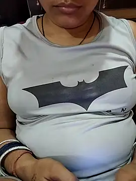 Snapshot of Diya_143 chatting on May 18, 2026, 5:40 pm Diya 143 online show from May 18, 2026, 5:40 pm