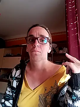 Snapshot of Dettybitch40 chatting on October 8, 2025, 2:40 pm Dettybitch40 online show from October 8, 2025, 2:40 pm