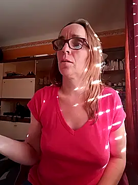 Snapshot of Dettybitch40 chatting on September 18, 2025, 2:53 pm Dettybitch40 online show from September 18, 2025, 2:53 pm