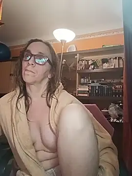 Snapshot of Dettybitch40 chatting on November 15, 2025, 7:07 pm Dettybitch40 online show from November 15, 2025, 7:07 pm