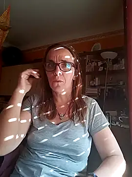 Snapshot of Dettybitch40 chatting on September 11, 2025, 1:55 pm Dettybitch40 online show from September 11, 2025, 1:55 pm