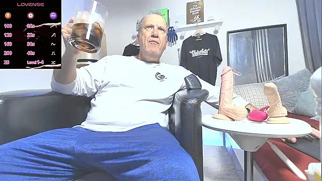 Snapshot of openminddaddy chatting on February 6, 2025, 1:38 am openminddaddy online show from February 6, 2025, 1:38 am