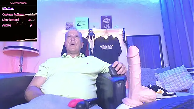 Snapshot of openminddaddy chatting on March 15, 2025, 3:40 am openminddaddy online show from March 15, 2025, 3:40 am