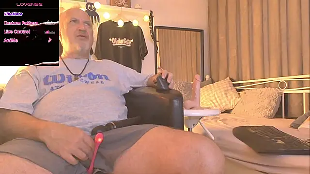 Snapshot of openminddaddy chatting on March 7, 2025, 6:54 pm openminddaddy online show from March 7, 2025, 6:54 pm