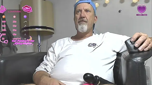 Snapshot of openminddaddy chatting on November 18, 2025, 9:40 pm openminddaddy online show from November 18, 2025, 9:40 pm