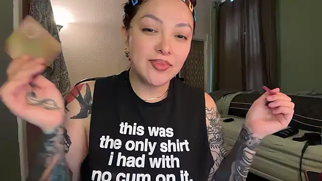 nativepumpkin95 online show from April 7, 2026, 9:49 pm