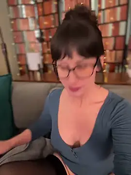 Fiona Kent  online show from March 30, 2026, 8:54 pm