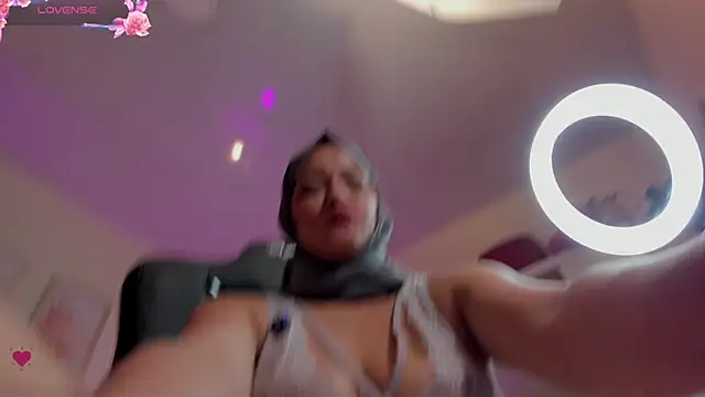 Snapshot of New_Arab_Kingdom chatting on December 19, 2025, 10:01 pm New Arab Kingdom online show from December 19, 2025, 10:01 pm