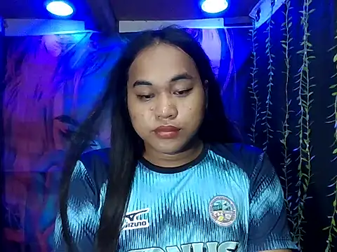 Snapshot of bettina_love chatting on December 16, 2025, 8:02 pm bettina love online show from December 16, 2025, 8:02 pm