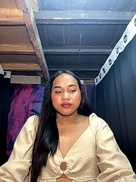 Snapshot of bettina_love chatting on November 13, 2025, 7:18 pm bettina love online show from November 13, 2025, 7:18 pm