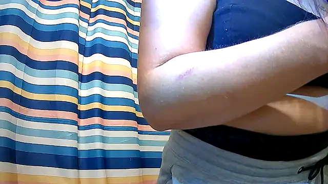 bootiebby online show from April 15, 2026, 9:04 pm