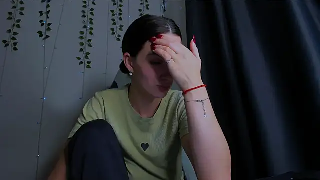 Snapshot of KarlaSim chatting on November 7, 2025, 10:13 pm KarlaSim online show from November 7, 2025, 10:13 pm